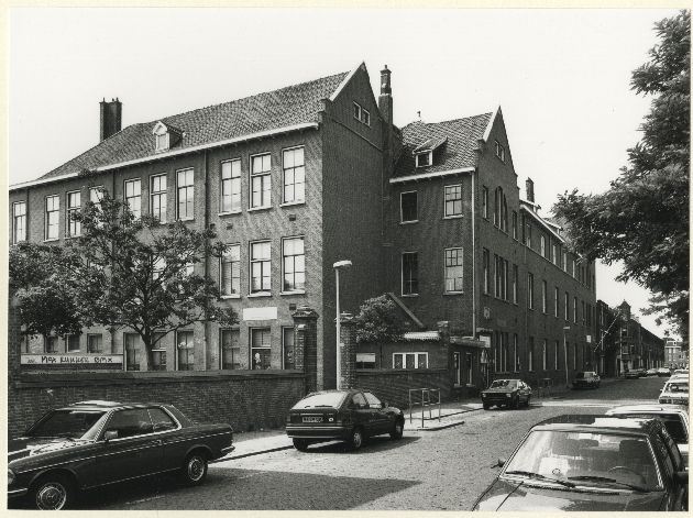 WO2 en na de bevrijding Voormalig-Joods-Lyceum-Fisherstraat-1987